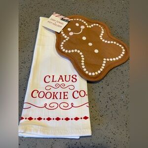 Target Bullseye Playground Gingerbread Pot Holder & Cookie Company Kitchen Towel